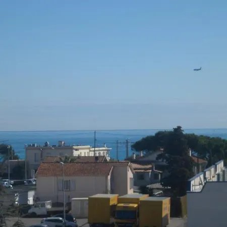 Hotelf1 Loubet Villeneuve-Loubet