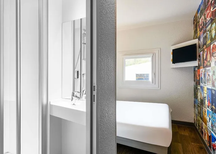 Hotelf1 Loubet * Villeneuve-Loubet